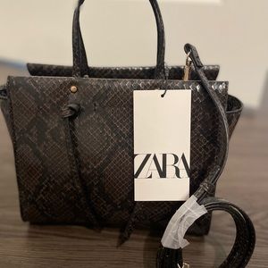 Brand New ZARA Purse - never used w tags, snake print pattern.